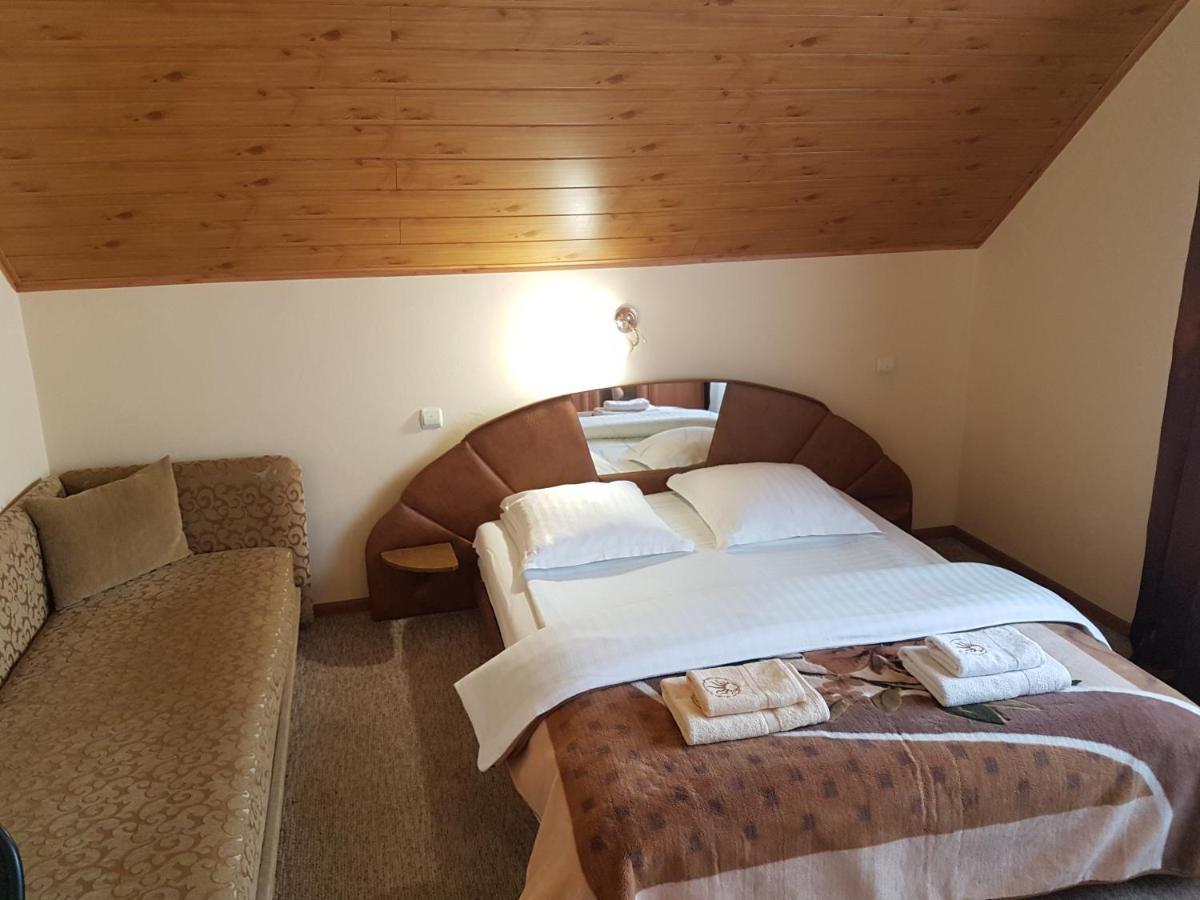 U Neli Otel Solochin Dış mekan fotoğraf